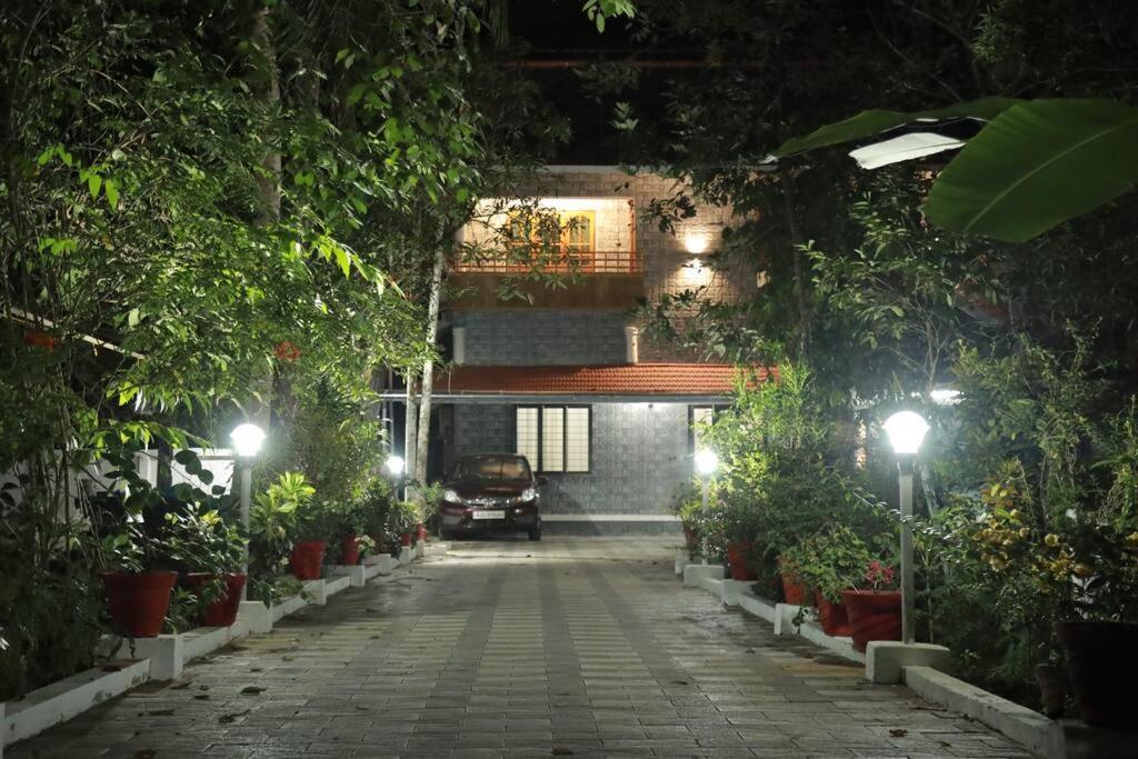 Anandam Stays - Premium 3Bhk Plush Homestay, Vaikom Near Kumarakom Ngoại thất bức ảnh